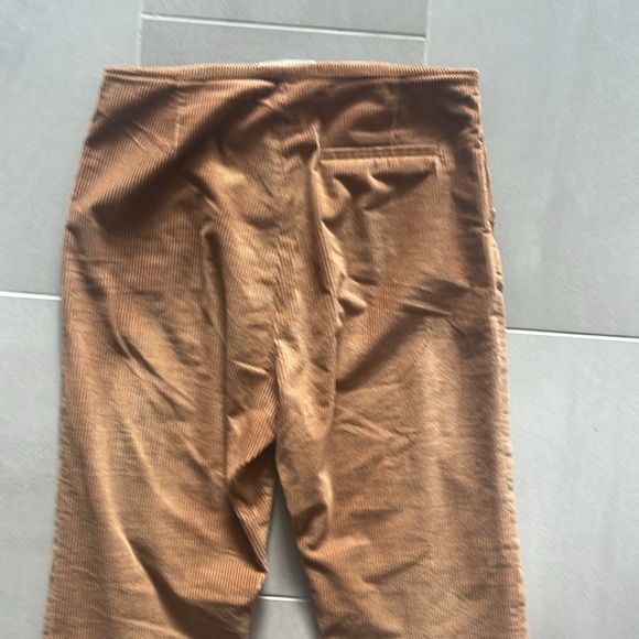 Frame pintuck corduroy trousers in Camel - Picture 7 of 10